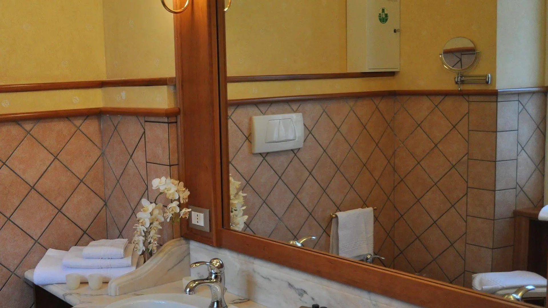 Dea Suite Roma Aparthotel Rome